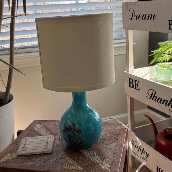 Charleston Home 18-inch Yoselin Blue & Swirled Handblown Glass Lamp with Shade - Picture 3 of 10